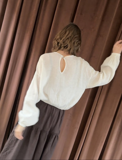 Lniana bluzka z bufiastymi rękawami