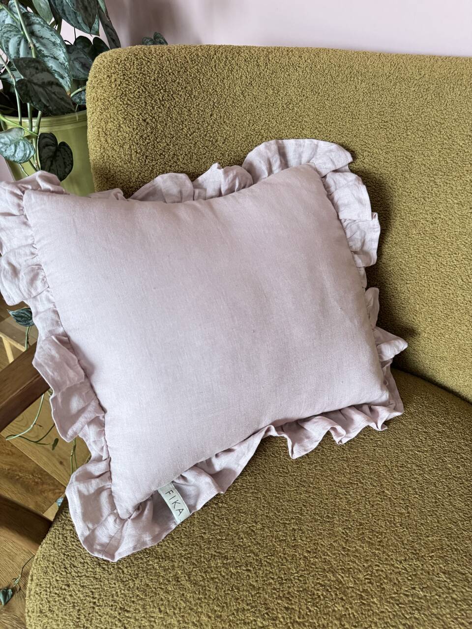 Lniana poszewka na poduszkę z falbanką